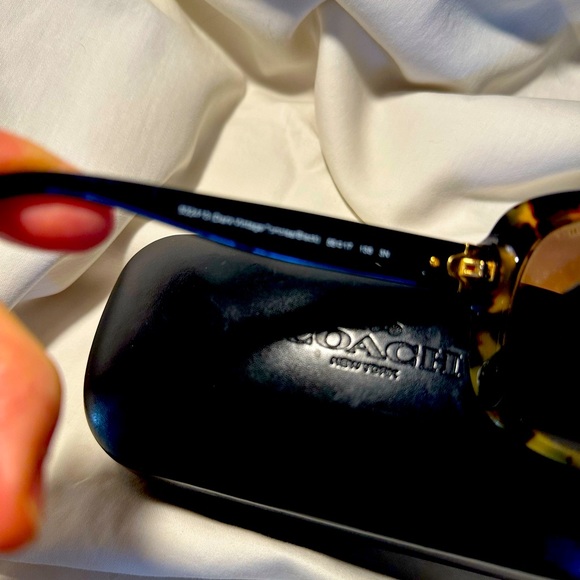 Coach sunglasses - Picture 5 of 9